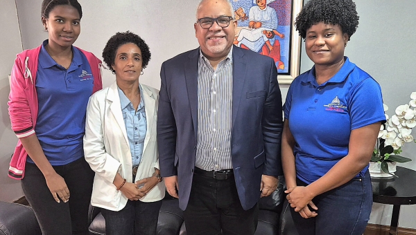 Director General Junto A Doctoras En Jornada De Vacunancio Thumbnail